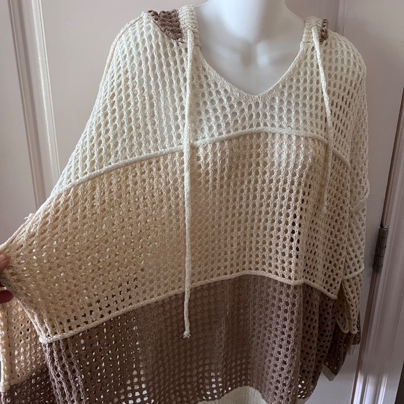 POL Open Knit Crochet Hooded Top - V-neck - Picture 10 of 10